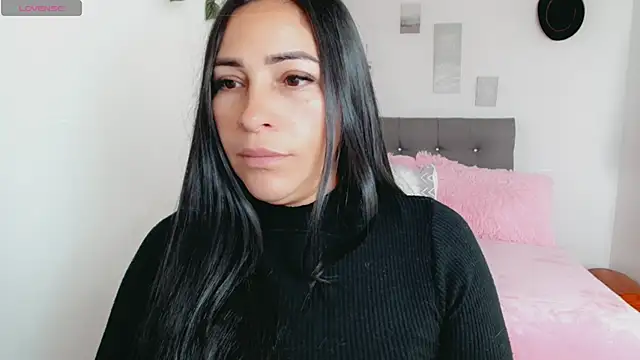 luna lgomez  online show from 02.10.26