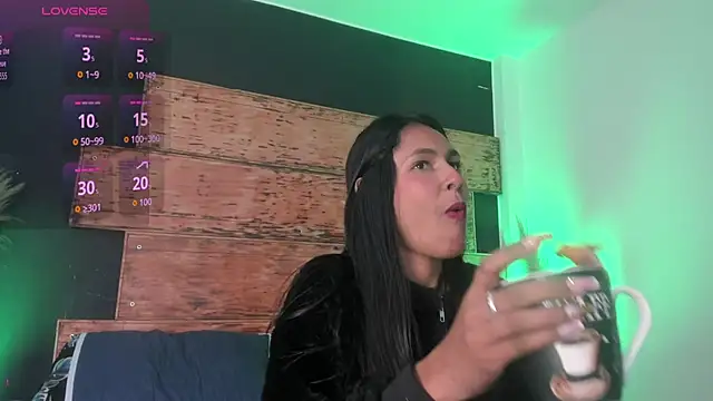 Snapshot of Fernanda_liie_ chatting on 06.24.26 Fernanda liie online show from 06.24.26