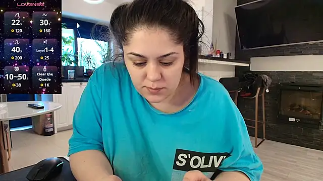 Snapshot of Layla- chatting on 02.11.25 Layla- online show from 02.11.25