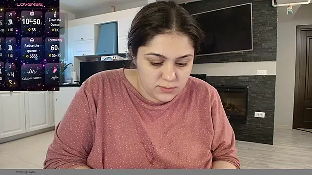 Snapshot of Layla- chatting on 02.12.25 Layla- online show from 02.12.25