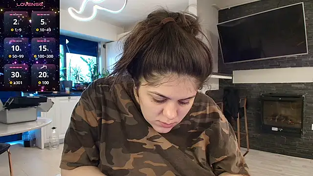 Snapshot of Layla- chatting on 02.25.25 Layla- online show from 02.25.25