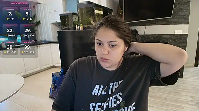 Snapshot of Layla- chatting on 09.18.25 Layla- online show from 09.18.25