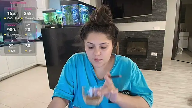 Snapshot of Layla- chatting on 10.11.25 Layla- online show from 10.11.25