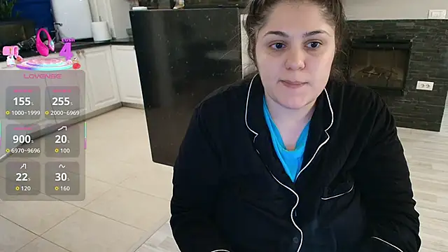 Snapshot of Layla- chatting on 01.14.26 Layla- online show from 01.14.26