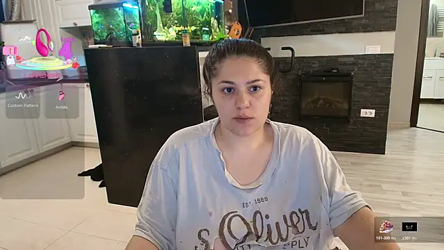 Snapshot of Layla- chatting on 05.16.26 Layla- online show from 05.16.26