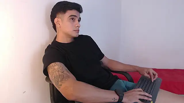 Snapshot of adam_levis17 chatting on 09.17.25 adam levis17 online show from 09.17.25