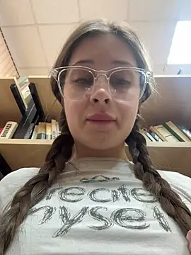 Snapshot of melicious_ chatting on 02.18.26 melicious online show from 02.18.26