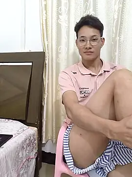 Snapshot of Dannyhobb chatting on 02.28.25 Dannyhobb online show from 02.28.25