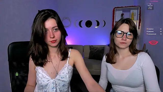 Snapshot of helli_belli chatting on 05.19.26 helli belli online show from 05.19.26