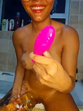 Snapshot of Cherry_kat chatting on 09.18.25 Cherry kat online show from 09.18.25