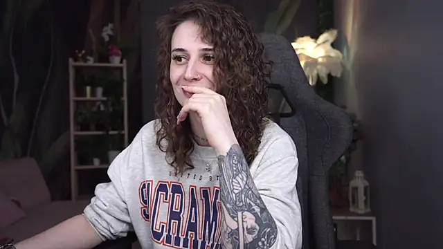 Snapshot of OliviaMcClean chatting on 04.30.26 OliviaMcClean online show from 04.30.26
