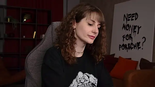 Snapshot of OliviaMcClean chatting on 05.01.26 OliviaMcClean online show from 05.01.26