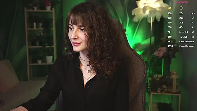 Snapshot of OliviaMcClean chatting on 05.04.26 OliviaMcClean online show from 05.04.26