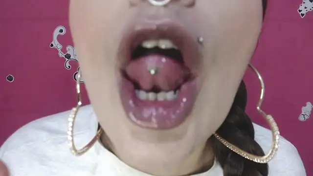 Snapshot of nicollewayne10 chatting on 02.28.25 nicollewayne10 online show from 02.28.25