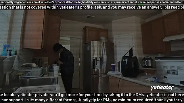 Snapshot of yetieater chatting on 01.09.25 yetieater online show from 01.09.25