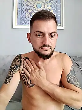 Snapshot of iurinicola chatting on 10.23.25 iurinicola online show from 10.23.25