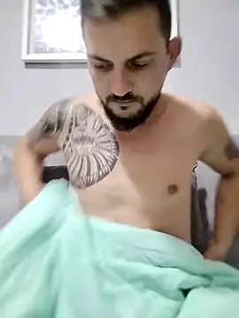 Snapshot of iurinicola chatting on 11.18.25 iurinicola online show from 11.18.25