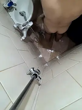 Snapshot of Nike-reactor chatting on 12.22.25 Nike-reactor online show from 12.22.25