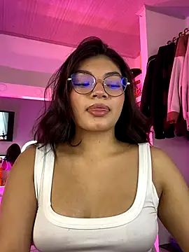 Snapshot of _Camilaaa_ chatting on 09.11.25  Camilaaa  online show from 09.11.25