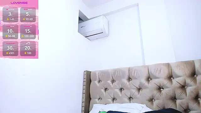 ArianaaGrace online show from 03.30.26