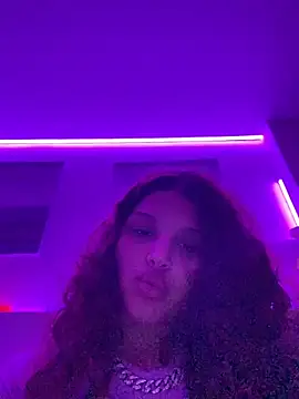 Snapshot of redvelved__011 chatting on 11.21.25 redvelved 011 online show from 11.21.25