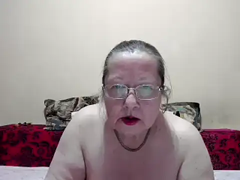 Snapshot of SingleMILF chatting on 02.18.25 SingleMILF online show from 02.18.25