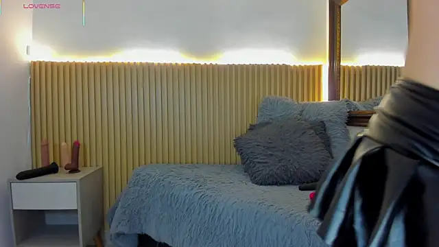 Annie paradise17 online show from 12.21.25