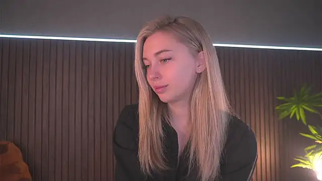 Snapshot of christie_luv chatting on 09.27.25 christie luv online show from 09.27.25