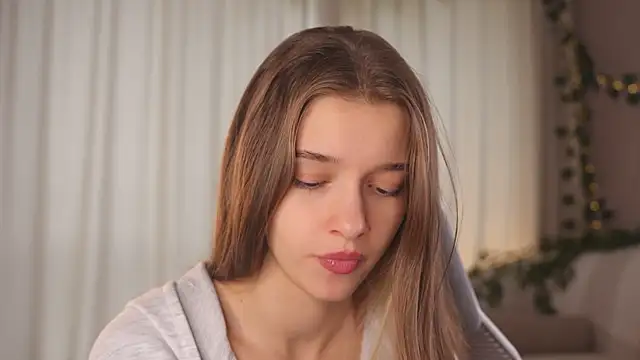 UdelaHathorne online show from 09.19.25
