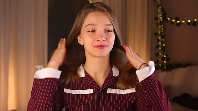 UdelaHathorne online show from 10.10.25