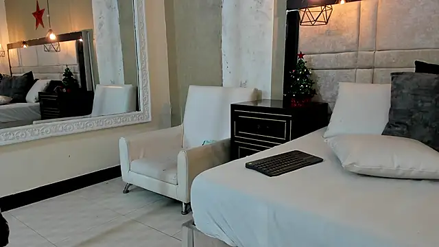 LiliJensen online show from 12.02.25