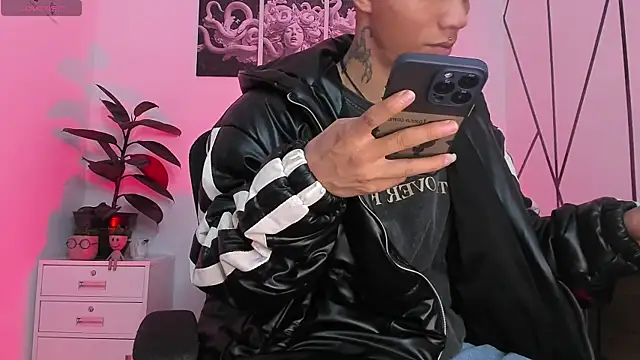 CRAZY-BOY99 online show from 11.14.25