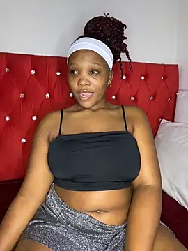 Snapshot of Beyoncex05 chatting on 10.09.25 Beyoncex05 online show from 10.09.25