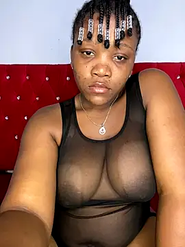 Snapshot of Beyoncex05 chatting on 10.28.25 Beyoncex05 online show from 10.28.25