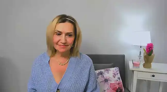 Snapshot of IsabellaSexyMilf chatting on 03.06.25 IsabellaSexyMilf online show from 03.06.25