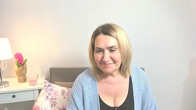 Snapshot of IsabellaSexyMilf chatting on 03.14.25 IsabellaSexyMilf online show from 03.14.25