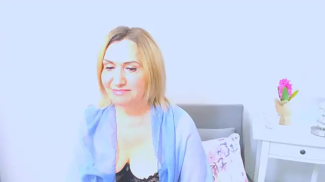 Snapshot of IsabellaSexyMilf chatting on 03.16.25 IsabellaSexyMilf online show from 03.16.25