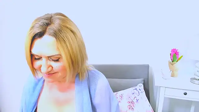 Snapshot of IsabellaSexyMilf chatting on 03.16.25 IsabellaSexyMilf online show from 03.16.25