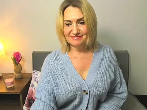 Snapshot of IsabellaSexyMilf chatting on 03.21.25 IsabellaSexyMilf online show from 03.21.25