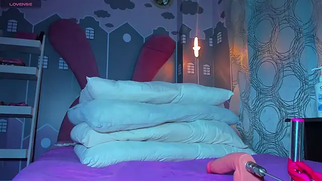 sweetiepeach  online show from 11.30.25