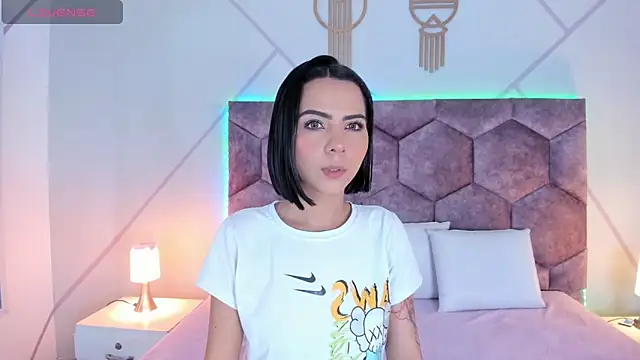 aurora collinss  online show from 12.15.25