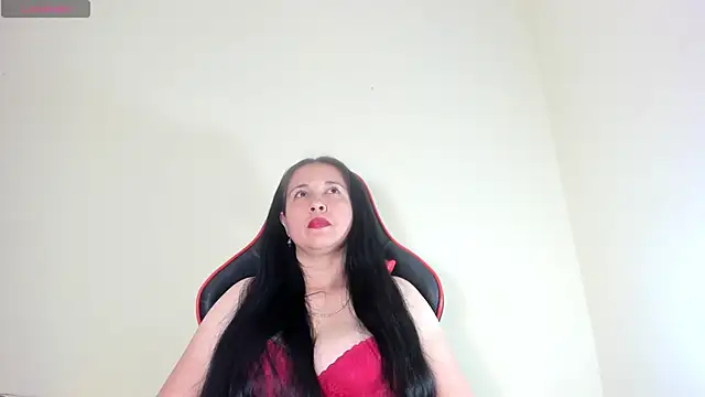 Snapshot of hot-nikol chatting on 10.28.25 hot-nikol online show from 10.28.25