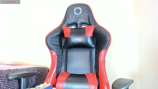 Snapshot of hot-nikol chatting on 11.15.25 hot-nikol online show from 11.15.25