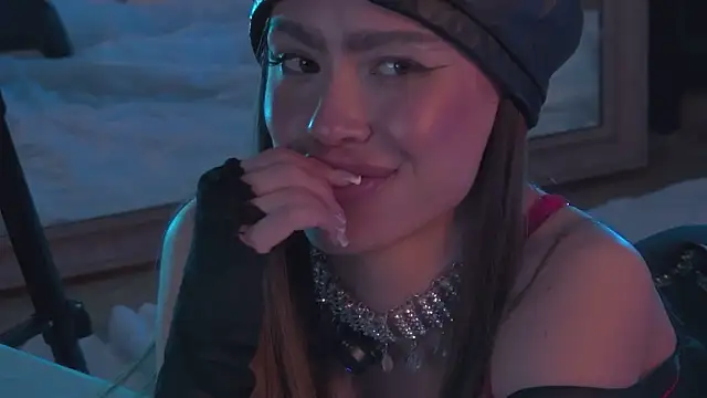 Amanda River online show from 11.12.25