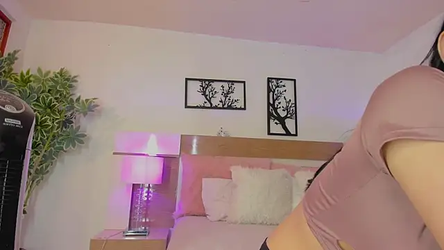 Olivia pretty  online show from 03.03.25