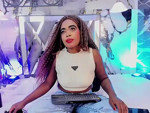 Snapshot of CandyMartinez_ chatting on 04.25.26 CandyMartinez online show from 04.25.26