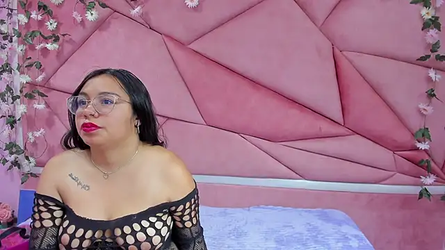 Snapshot of _Violeta_18 chatting on 10.26.25 Violeta 18 online show from 10.26.25