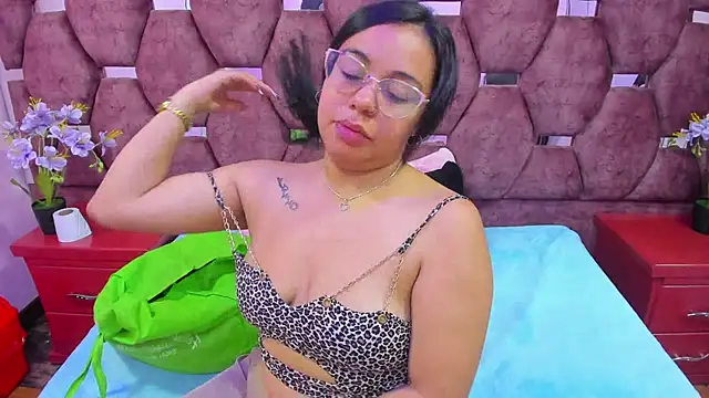 Snapshot of _Violeta_18 chatting on 11.11.25 Violeta 18 online show from 11.11.25