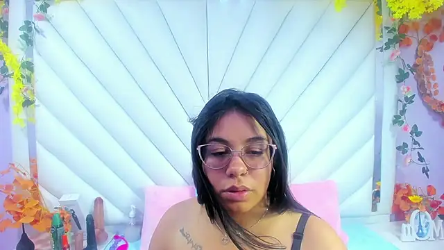 Snapshot of _Violeta_18 chatting on 11.14.25 Violeta 18 online show from 11.14.25