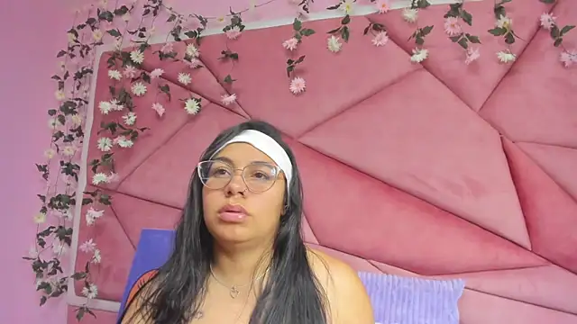 Snapshot of _Violeta_18 chatting on 11.16.25 Violeta 18 online show from 11.16.25